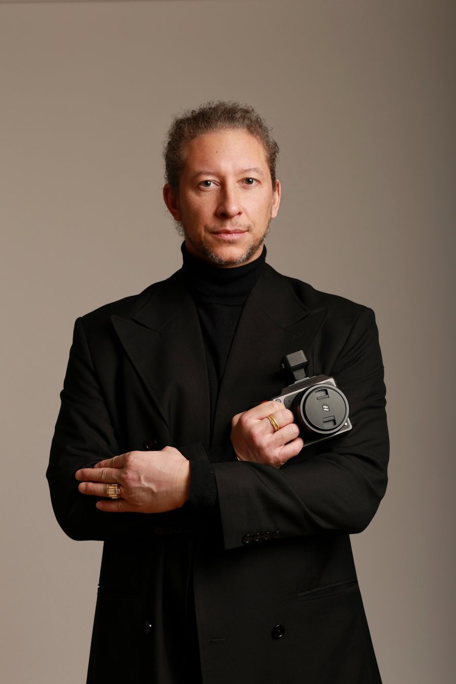 FX Pelissier holding a Hasselblad